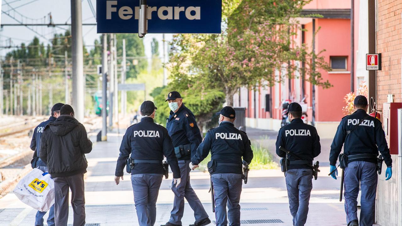 In stazione senza titolo e senza mascherina, denunciato e sanzionato