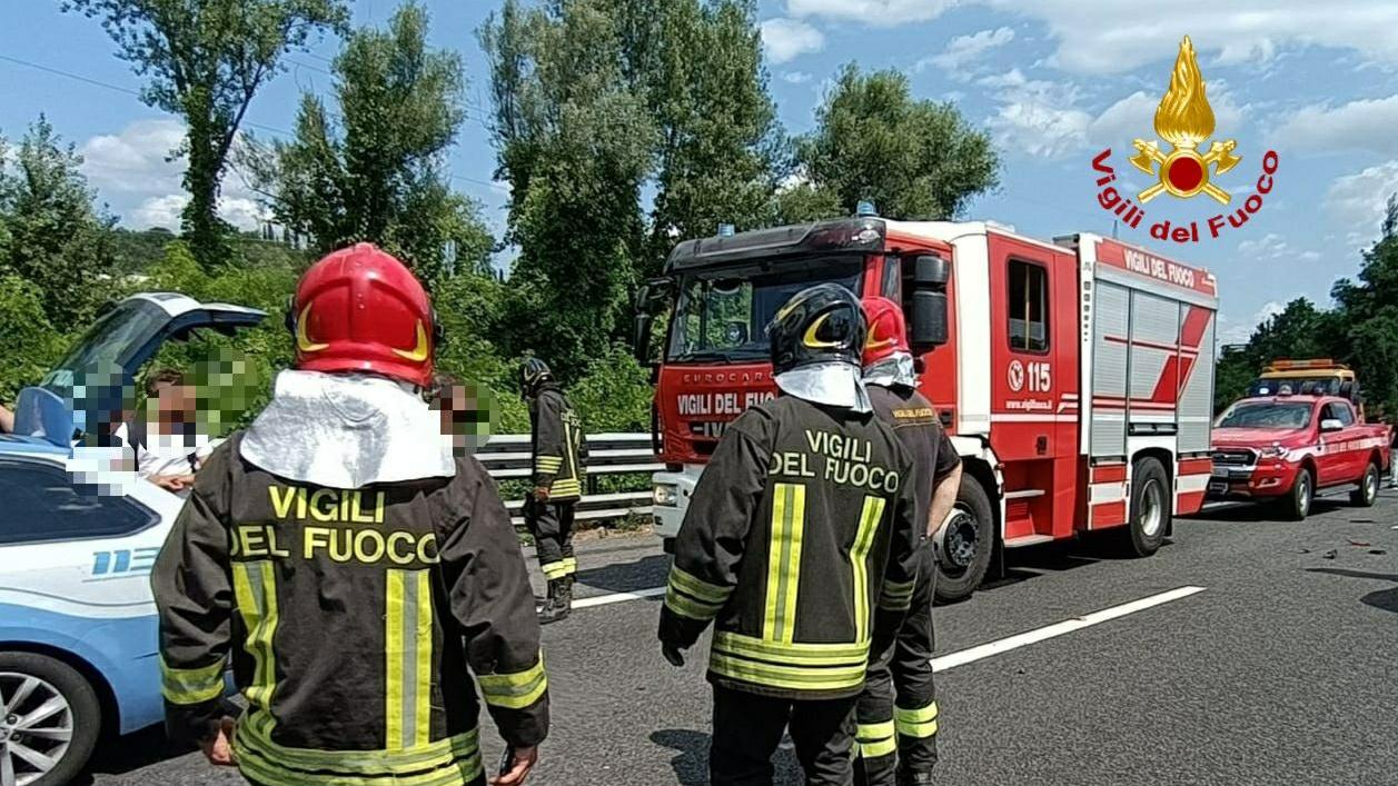 Scontro tra due auto in A1: muore una donna, ferito il nipote