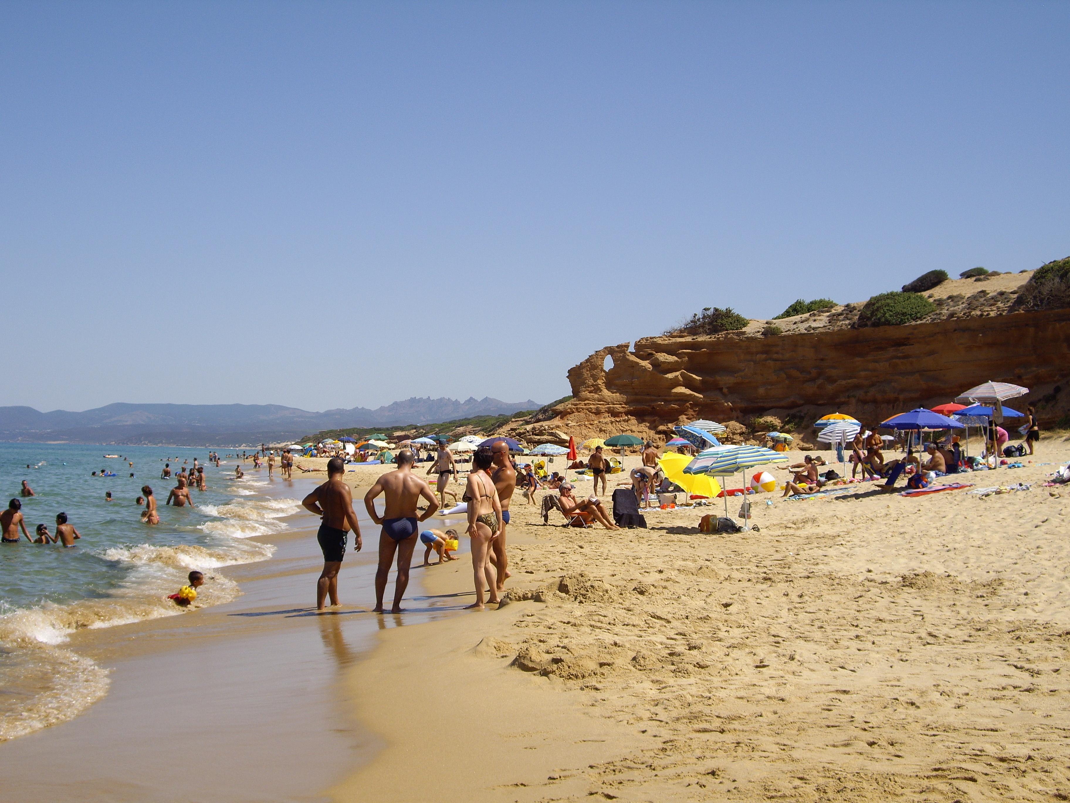 A Scivu i bagnini salvano una 60enne e un 11enne 