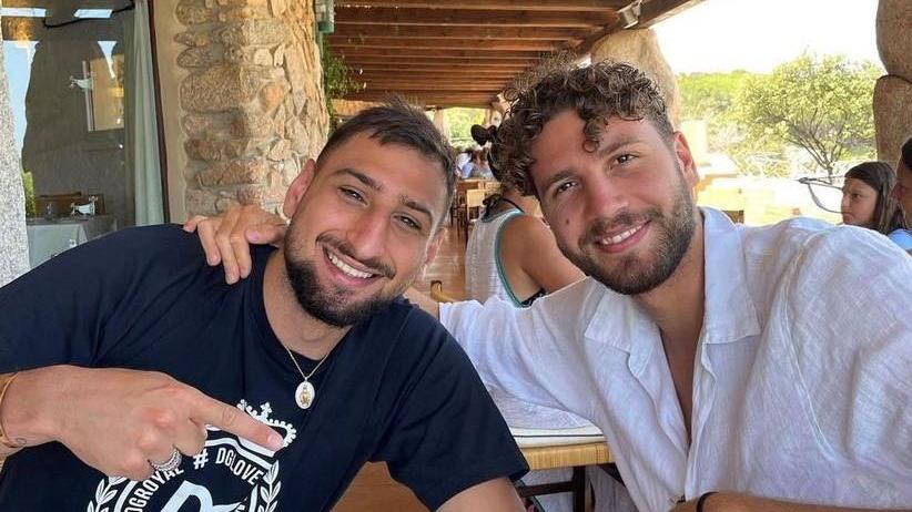 Donnarumma e Locatelli insieme a Porto Cervo nella foto pubblicata su Instagram
