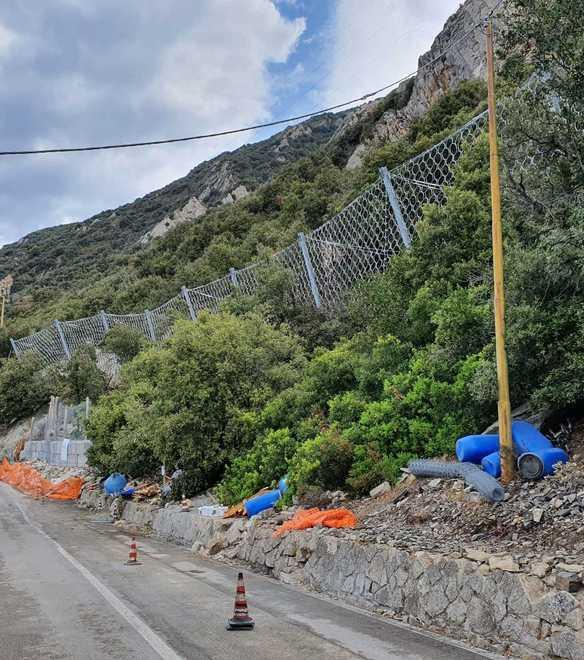 È quasi pronta la rete paramassi sulla provinciale di Campo Lo Feno 