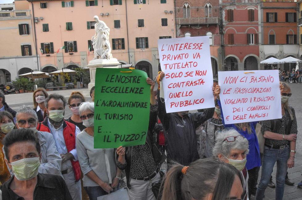Biogas e cattivi odori «Ostaggio della puzza qui non si vive più» 