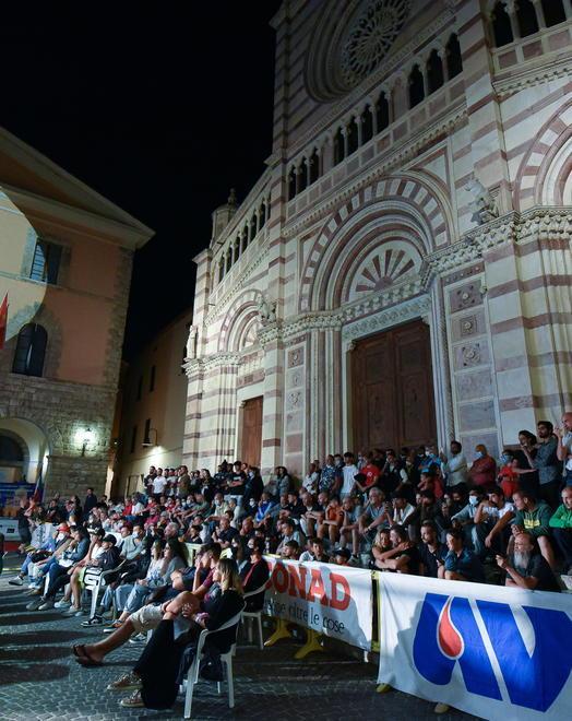«Alla riunione di boxe violate le regole di distanziamento»