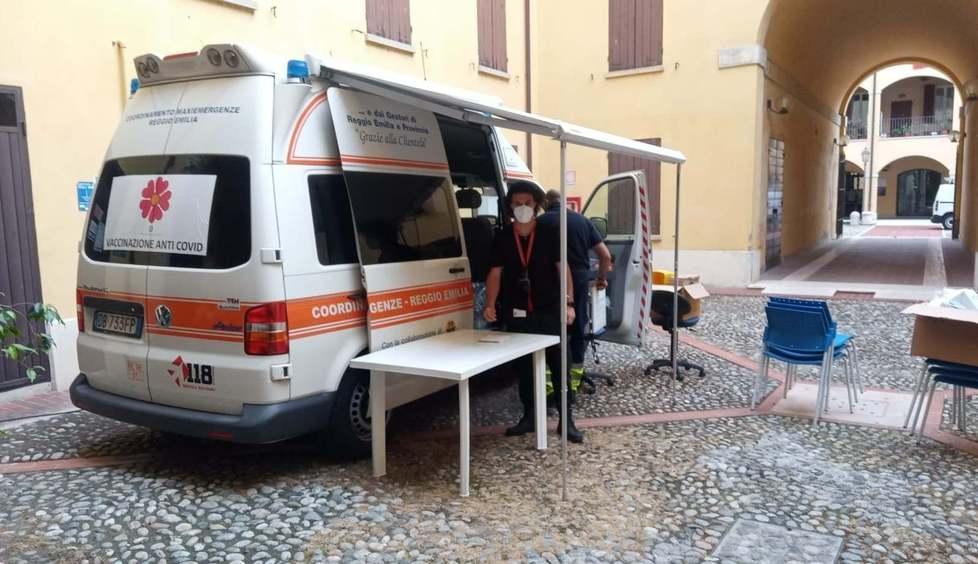 Vaccinazioni anti Covid, oggi il camper sarà a Reggiolo e Castellarano 