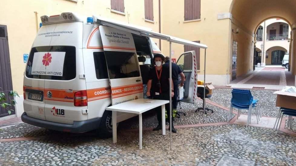 Vaccinazioni anti Covid, oggi il camper sarà a Reggiolo e Castellarano