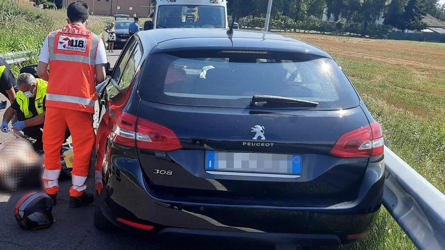 Schianto moto-auto Bondenese all’ospedale con l’eliambulanza