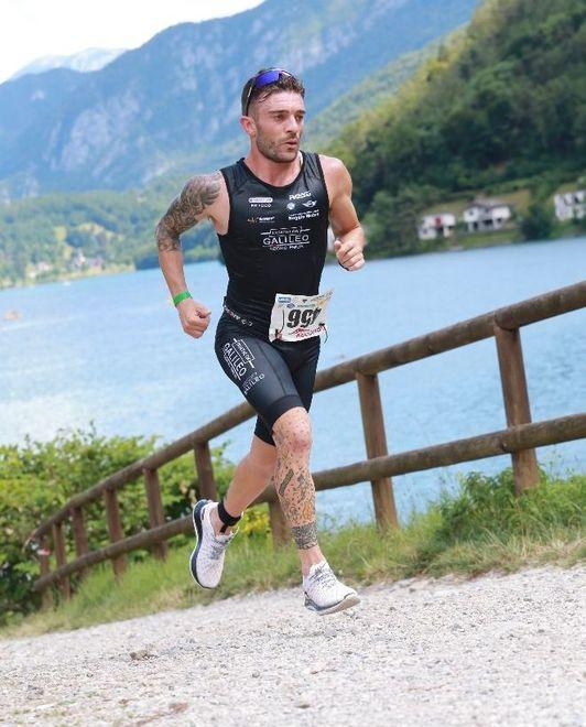 Dal calcio passa al triathlon: Simone Zurlini vince la sfida 