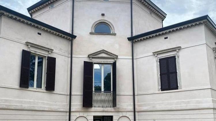 Il Palazzo Ottagonale risplende con il centro civico e le sue sale