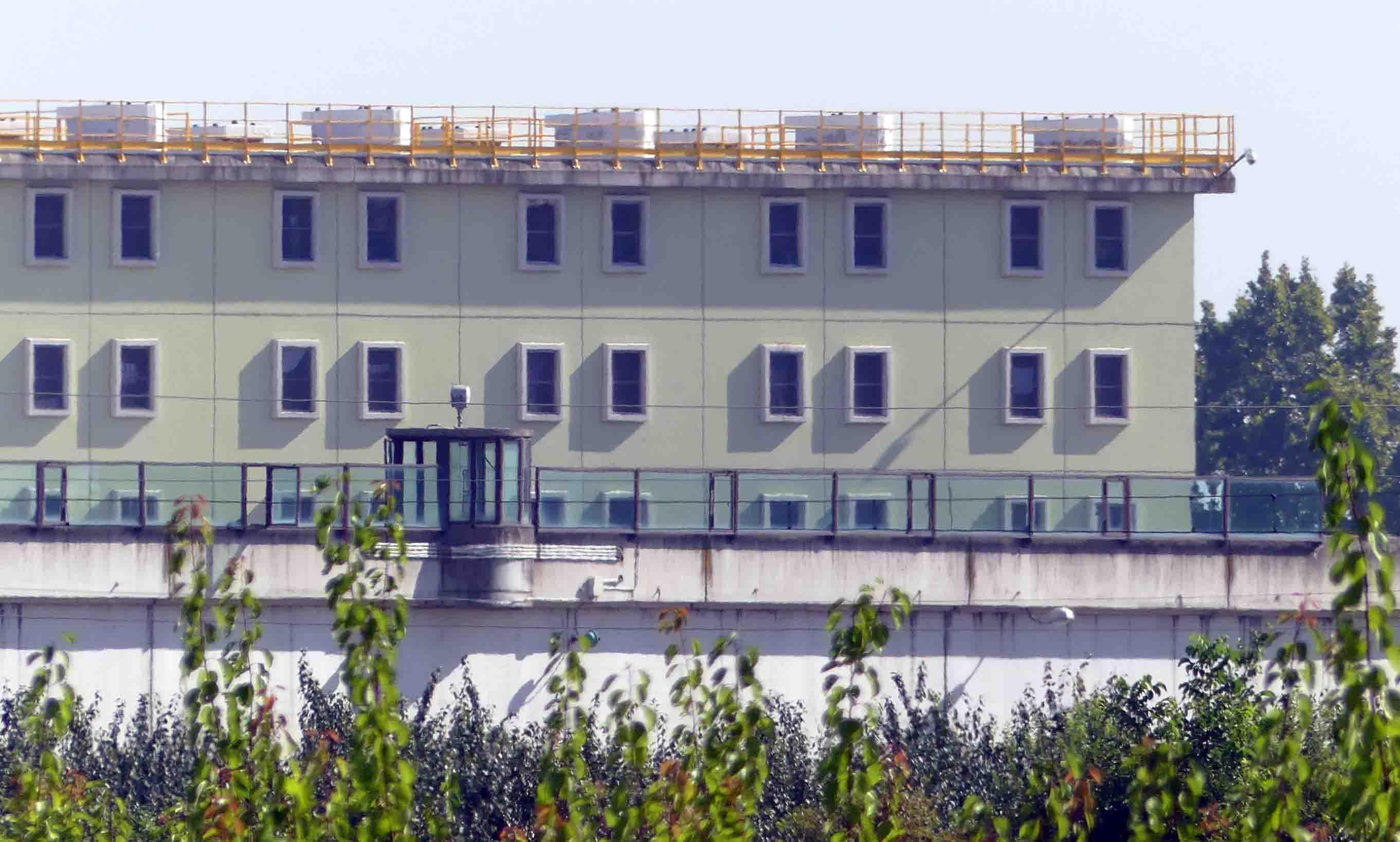 Tensioni all’Arginone di Ferrara: non entra in cella e dorme in corridoio 