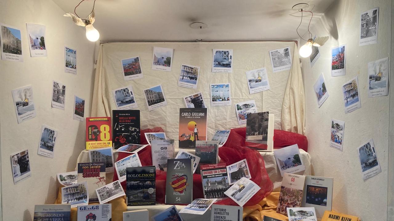 In biblioteca una vetrina dedicata al "G8 vent’anni dopo": titoli di libri e collezione dei film
