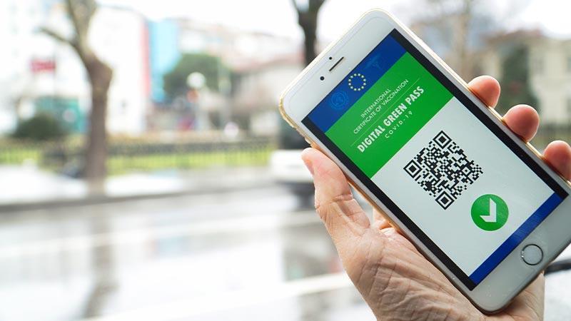 Obbligo di green pass anche al ristorante? Pensiamo a vaccinare