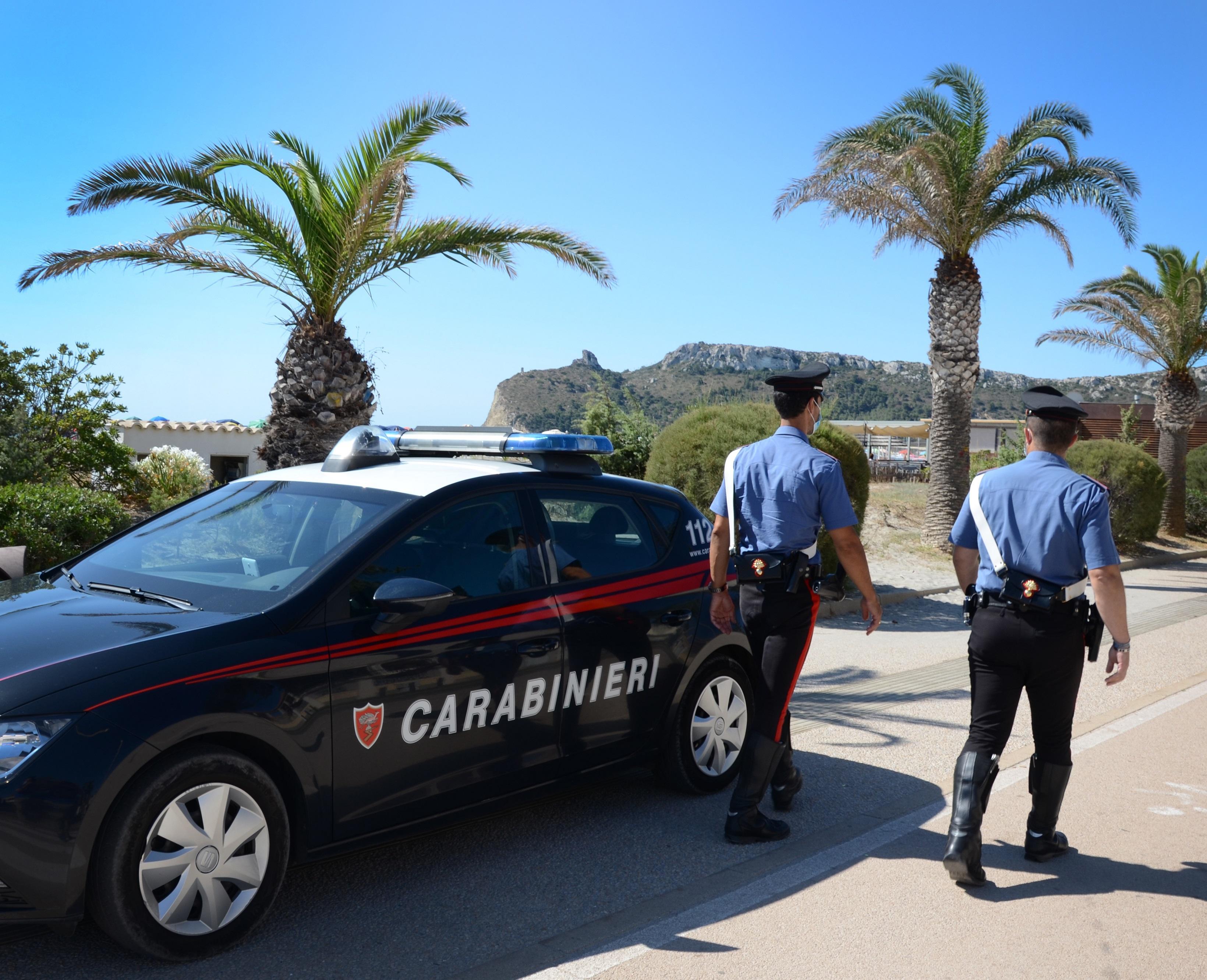 Cagliari, picchia un giovane compaesano e gli ruba l'i phone