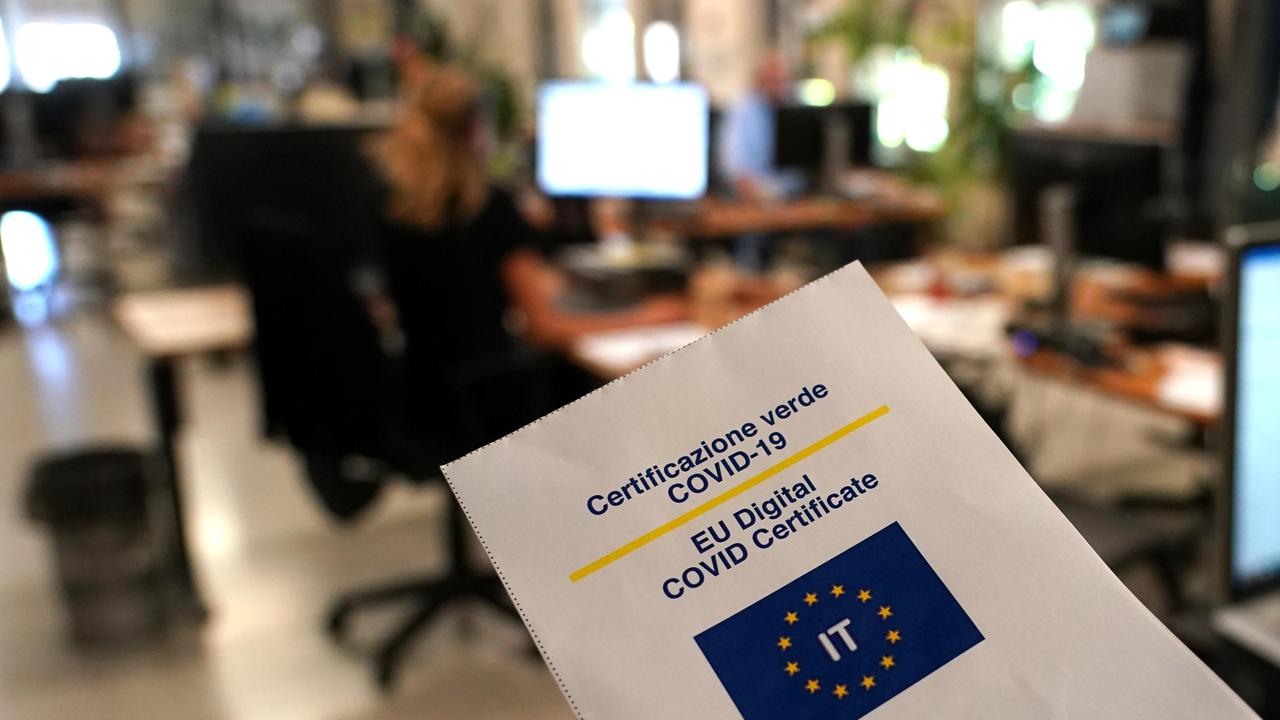 Nuovo green pass a un versiliese su tre, in 85mila rischiano di rimanere al palo