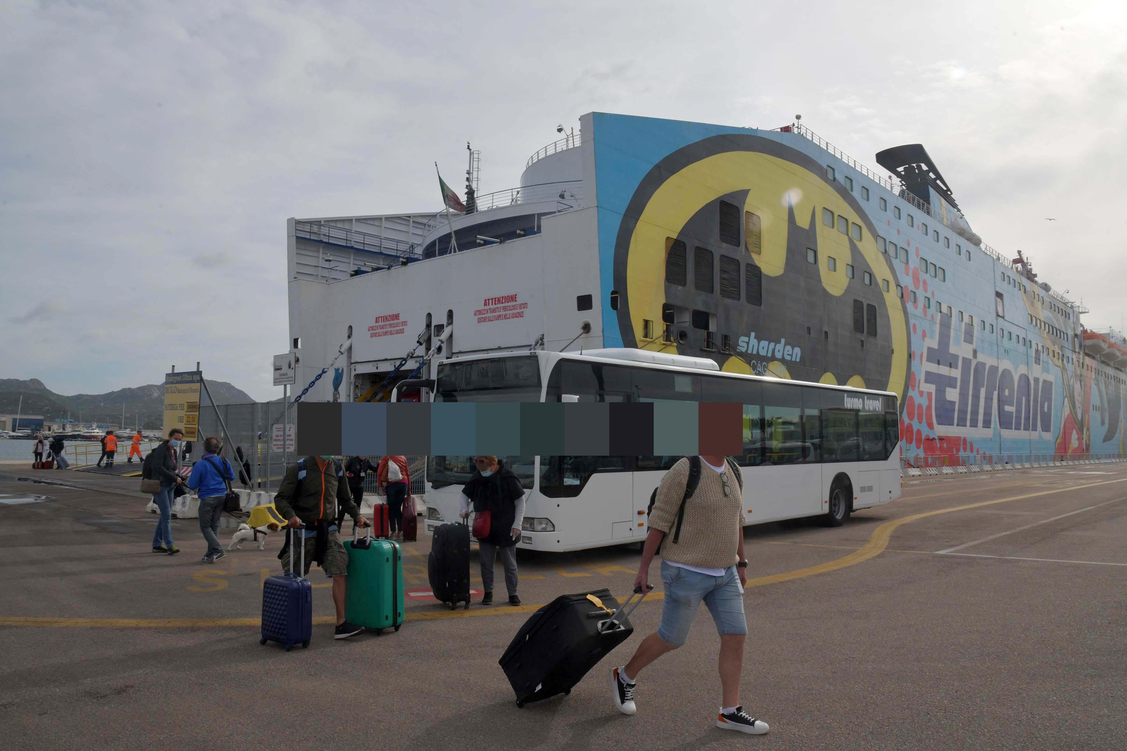 Covid, stop ai termoscanner nei porti sardi: annullato l'appalto