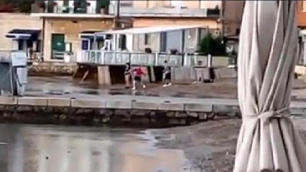 Sassi contro le barche e furto Due minorenni tra i denunciati