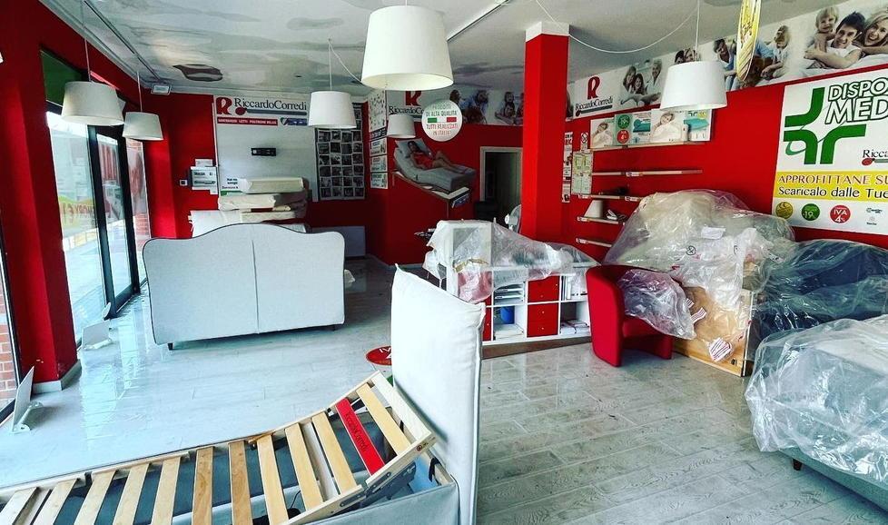 Allagamento mette ko il negozio di Corredi