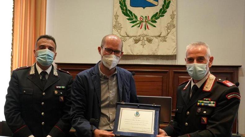 In pensione uno dei 5 migliori comandanti d’Italia nell’Arma: l’abbraccio a Dal Canto