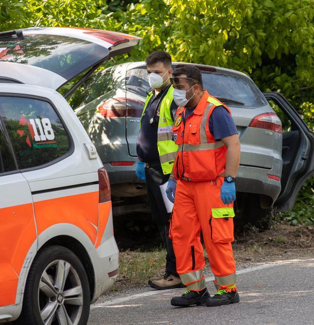 Finisce la corsa contro gli arbusti