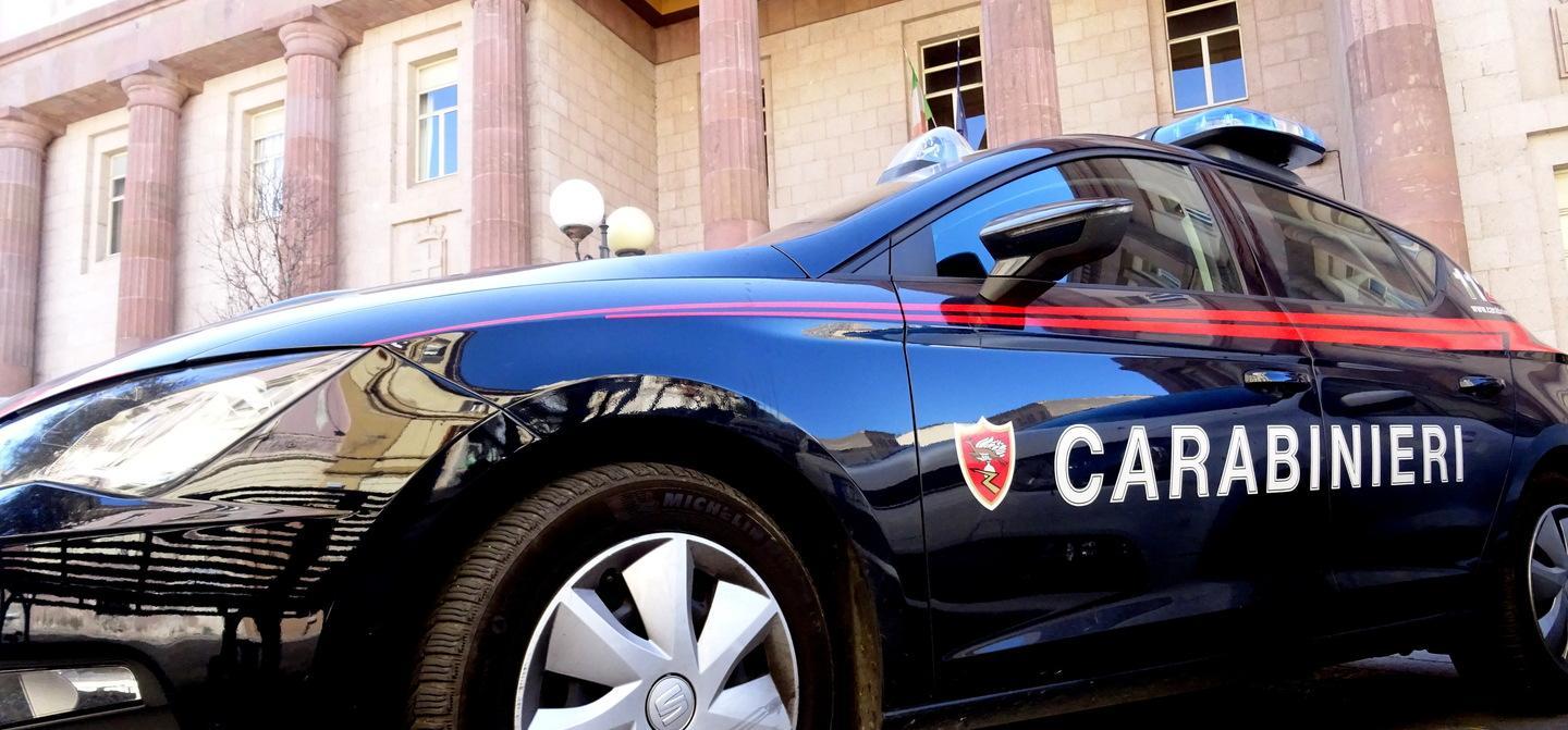 Aggredisce i carabinieri, arrestato 