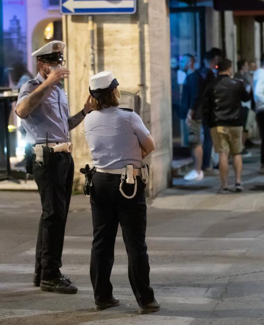 Ferrara. Movida e mercati senza polizia: i controlli toccano agli steward 