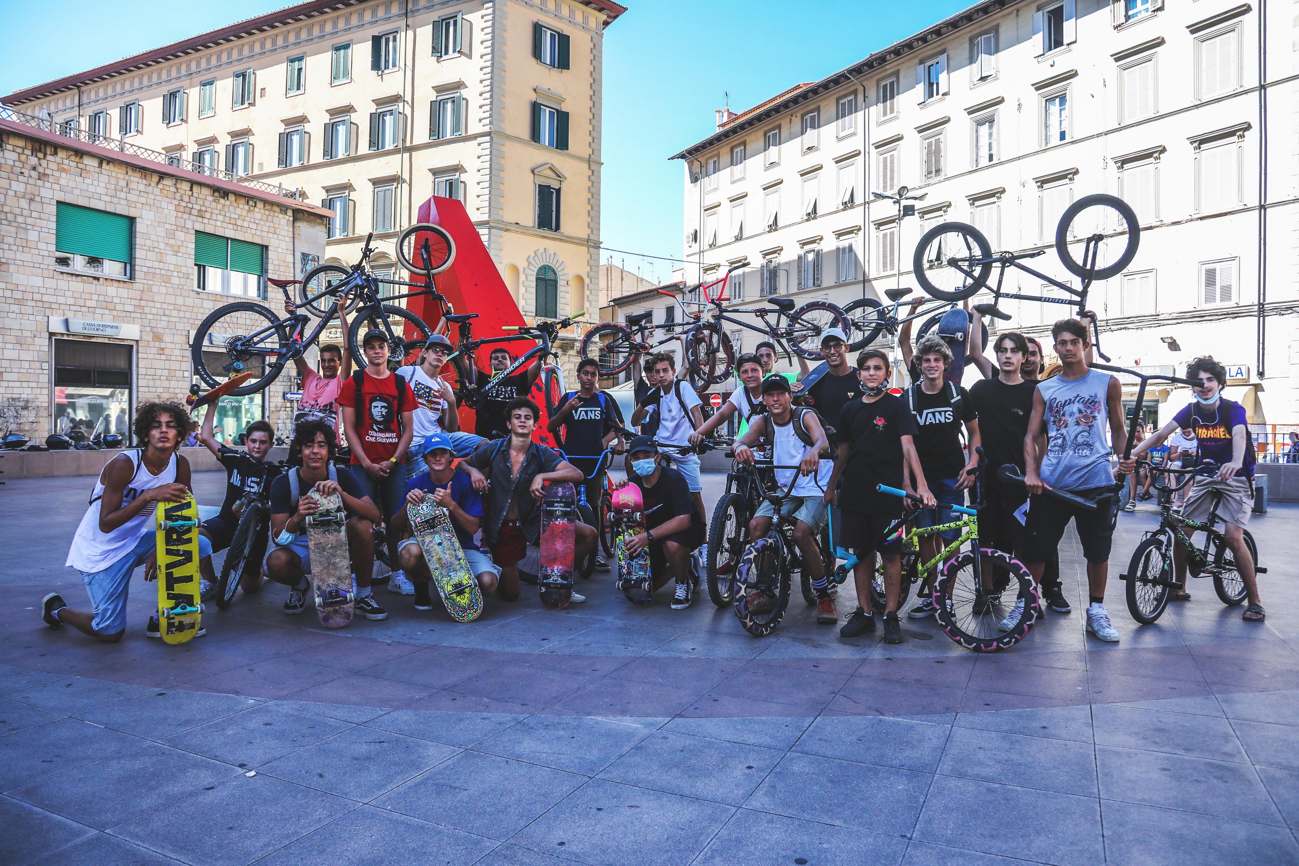 L’ultima protesta di un gruppo di skaters all’Attias che sollecita la realizzazione di uno skate park