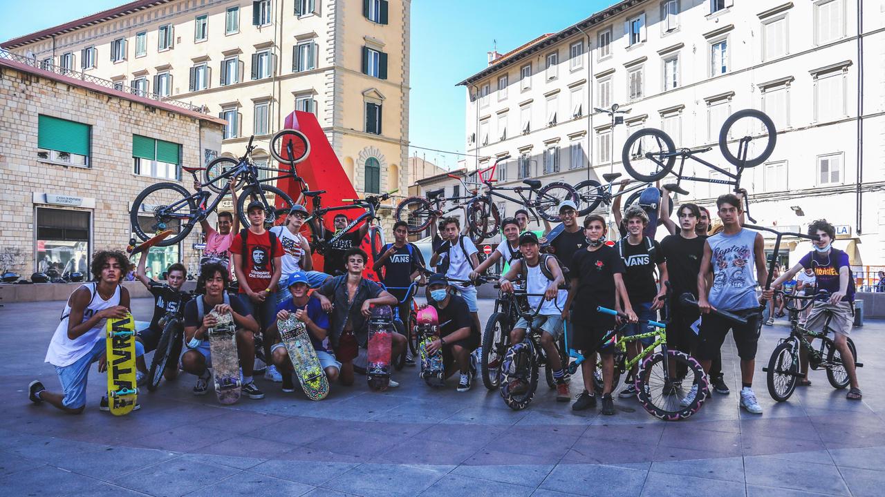 L’ultima protesta di un gruppo di skaters all’Attias che sollecita la realizzazione di uno skate park