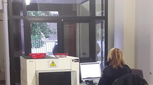 Dal marito separato l’accusa alla moglie: «Violenza sulla bimba»