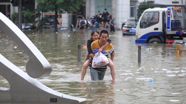 Cina: inondazioni, 25 i morti e 7 i dispersi nell'Henan