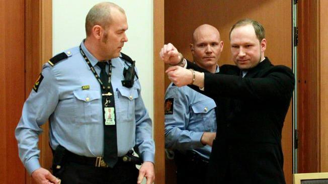Dieci anni dopo Utoya, il mostro Breivik non si pente