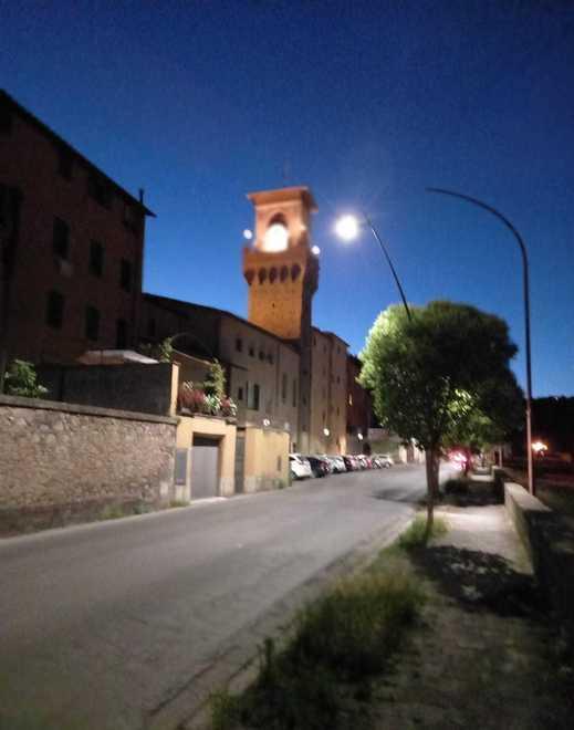 Ancora lampioni nuovi con illuminazione a led nelle strade di Pescia