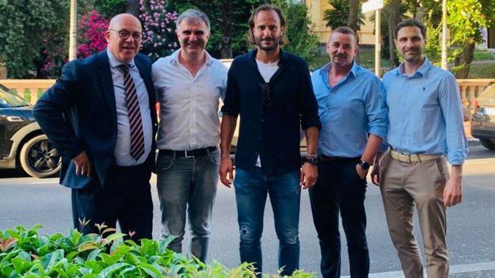 Al centro Alberto Gilardino, campione del mondo con l'Italia nel 2006 e attuale allenatore del Siena