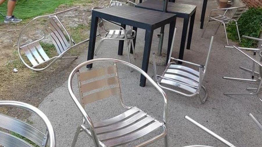 Vandali si accaniscono su osteria e piadineria in zona piazza Gramsci