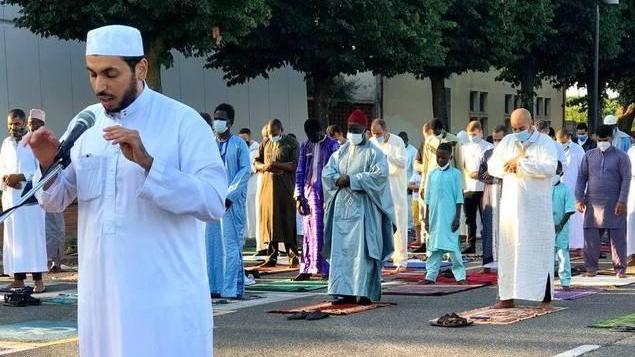 Rogo vicino alle rotaie ritardi e treni cancellati