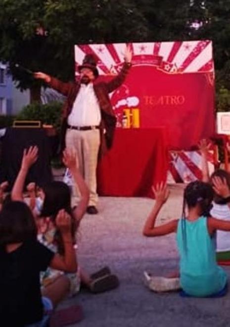 Ora i burattini lasciano spazio ad Arlecchino 