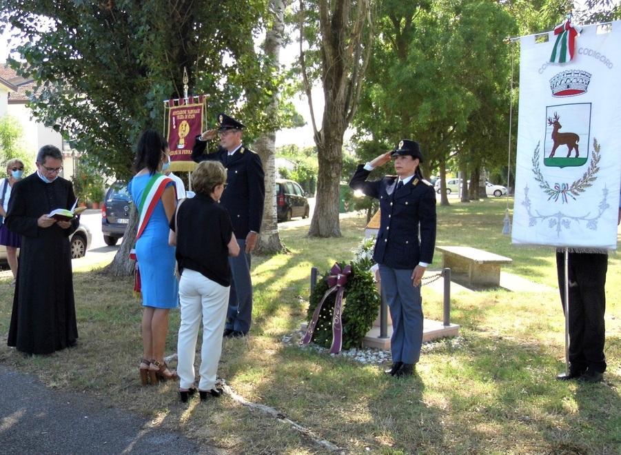 Il paese non dimentica l’agente di polizia morto durante il lavoro