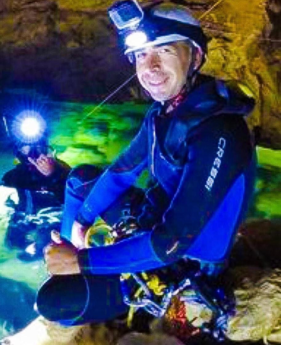 Si torna in grotta per recuperare la sua attrezzatura