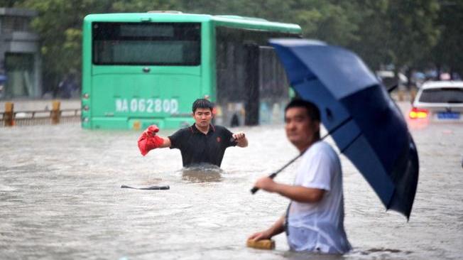 Cina: inondazioni, salgono ad almeno 33 i morti nell'Henan