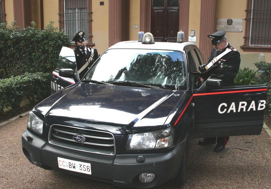 Butta a terra un anziano e gli ruba il Rolex dal polso a Castiglioncello 