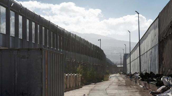 230 migranti saltano barriera Melilla e entrano in Spagna