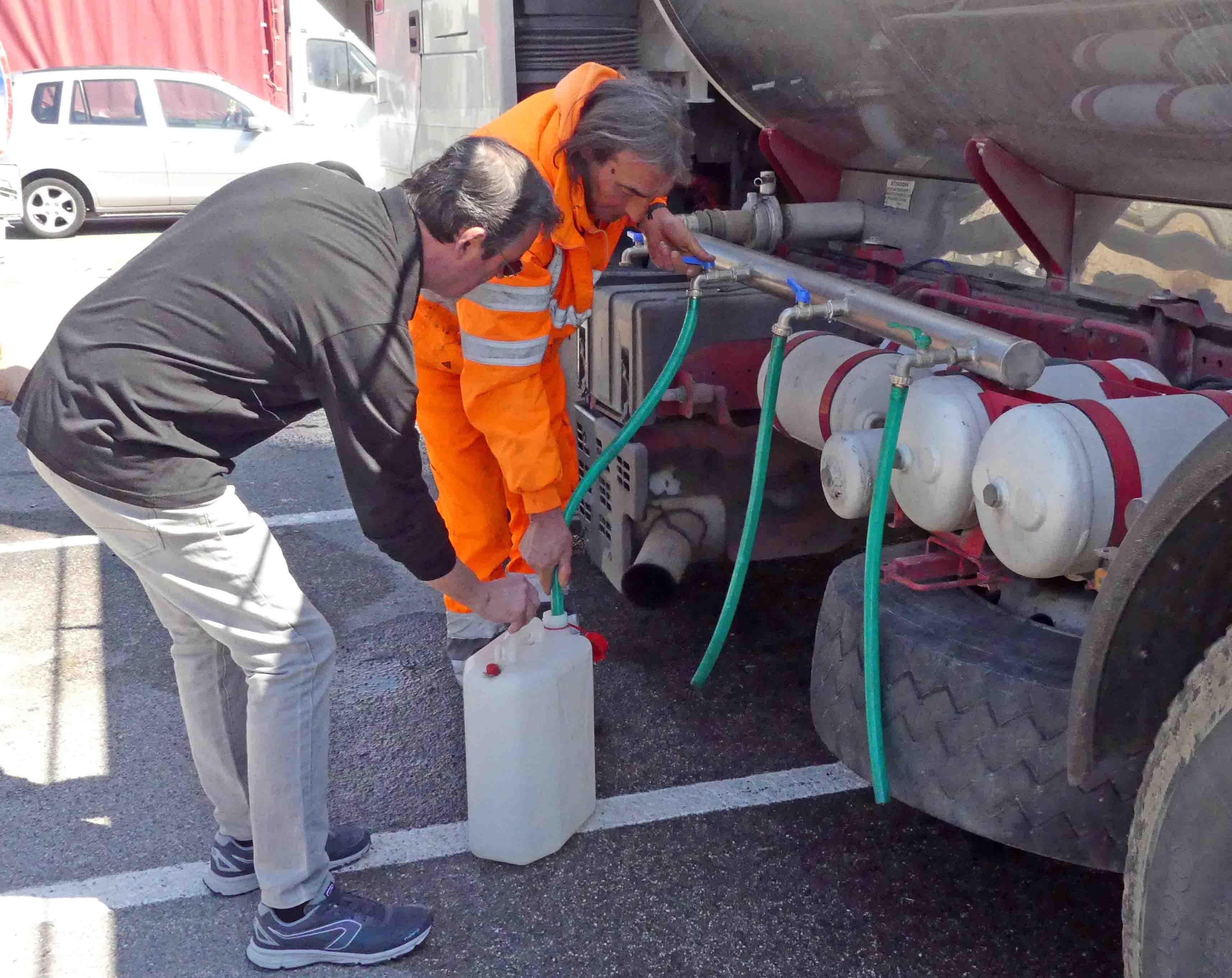 Manca acqua a Masotti, arriva l'autobotte di Publiacqua