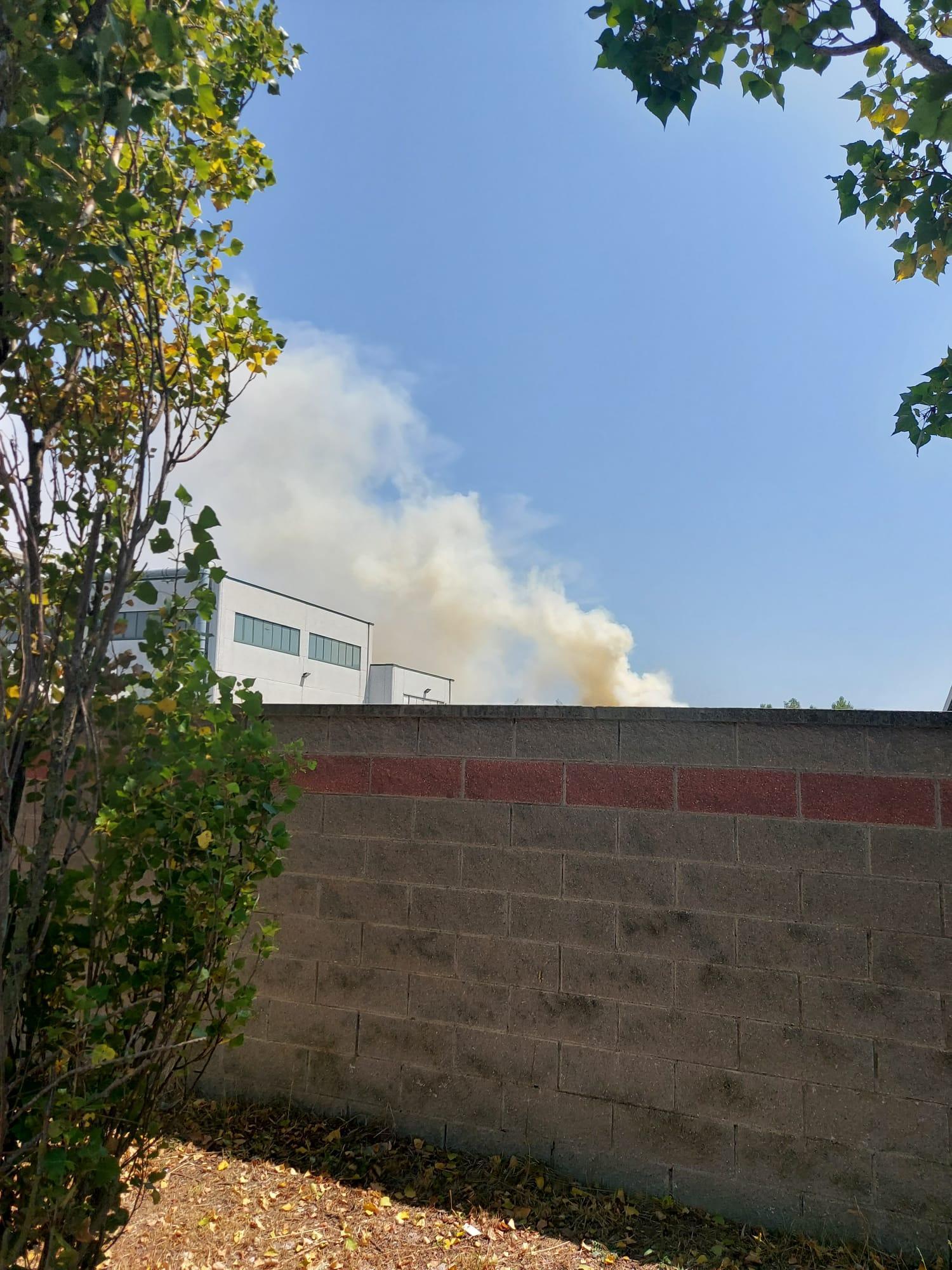 Incendio all'interno della sede Aamps, intervento dei vigili del fuoco 