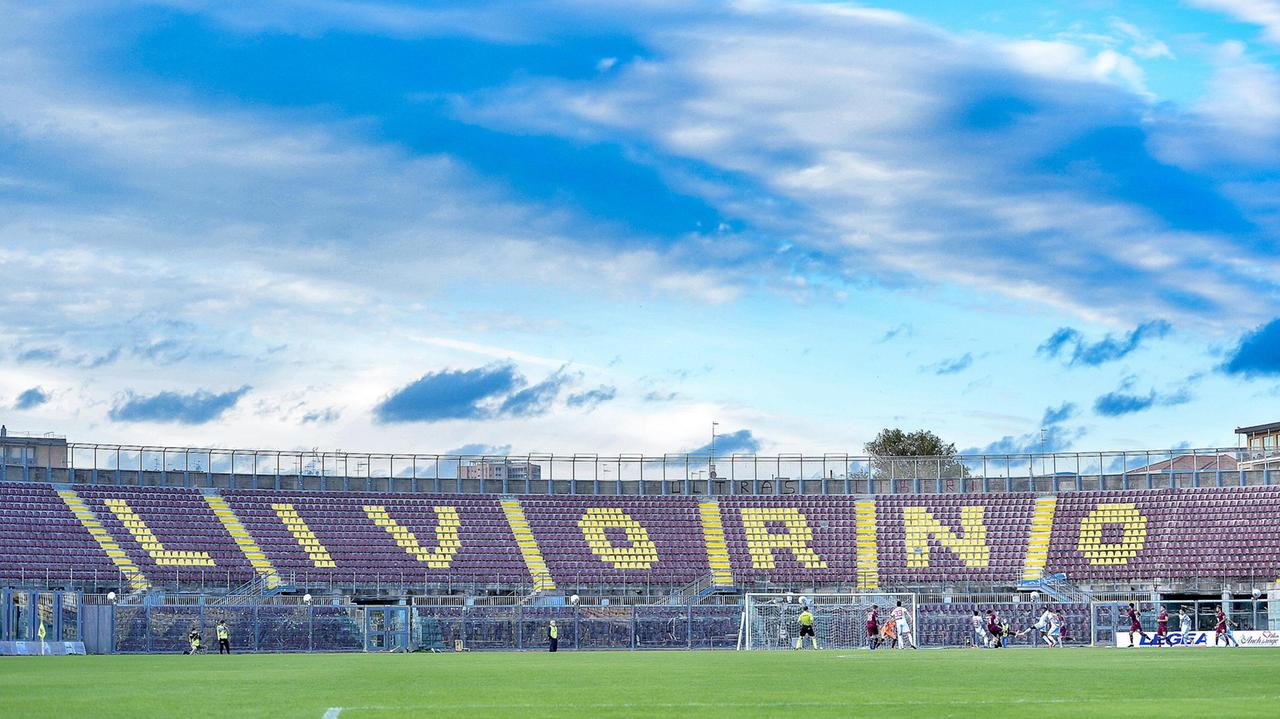 Gherlone: "Stiamo iscrivendo il Livorno in serie D". Salvetti: "Non gli darò lo stadio"