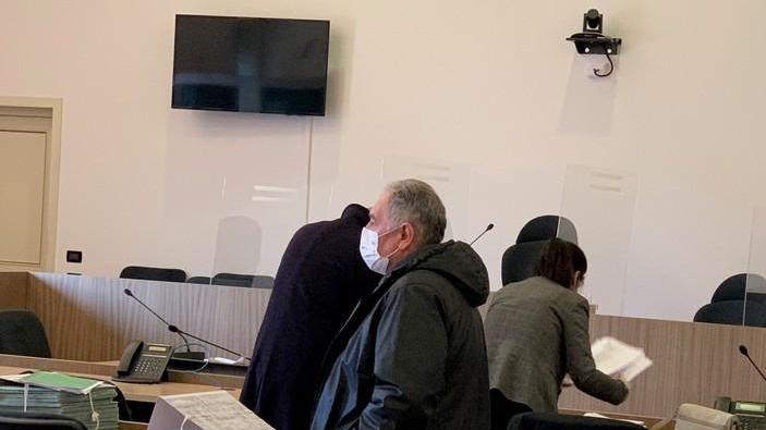 L’imputato esce fuori, la difesa «Ha cambiato vita da tempo»