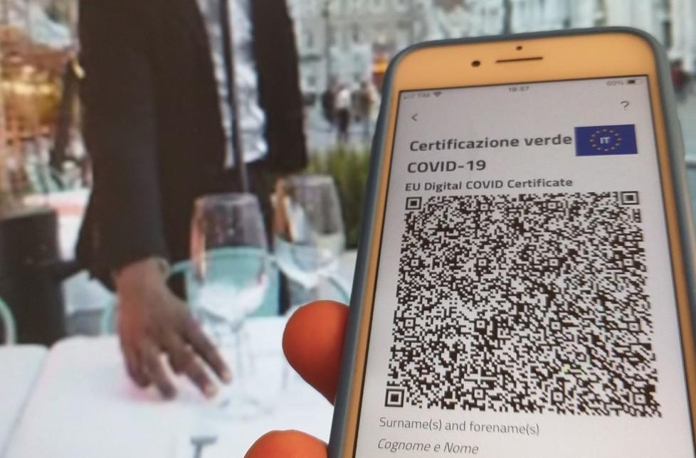 «Il Green pass obbligatorio ucciderà le discoteche» 