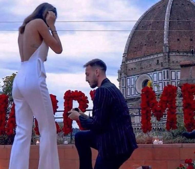 Il regista romantico Castrovilli con l’anello: il “sì” ad altezza Duomo 