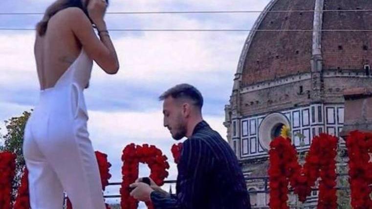 Il regista romantico Castrovilli con l’anello: il “sì” ad altezza Duomo