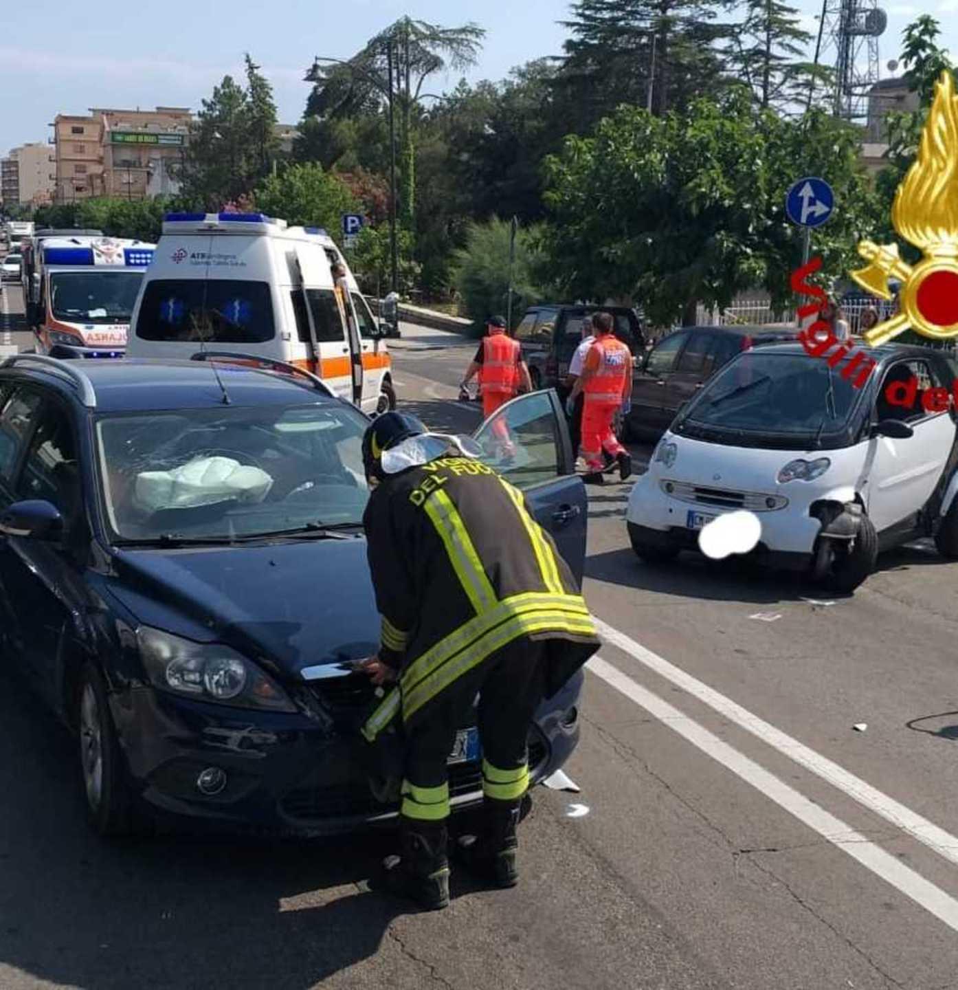 Scontro tra due auto in viale Aldo Moro: feriti i conducenti 