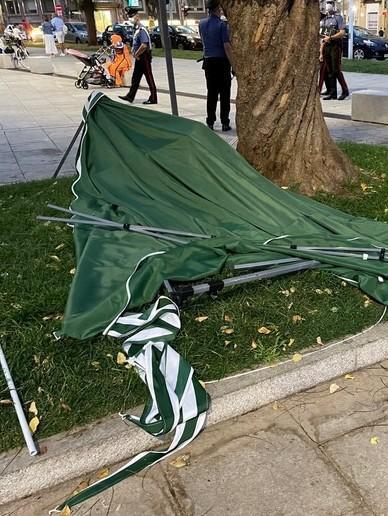 Sette denunce per l’assalto al gazebo 