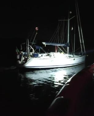 L’equipaggio dorme e la barca va alla deriva 