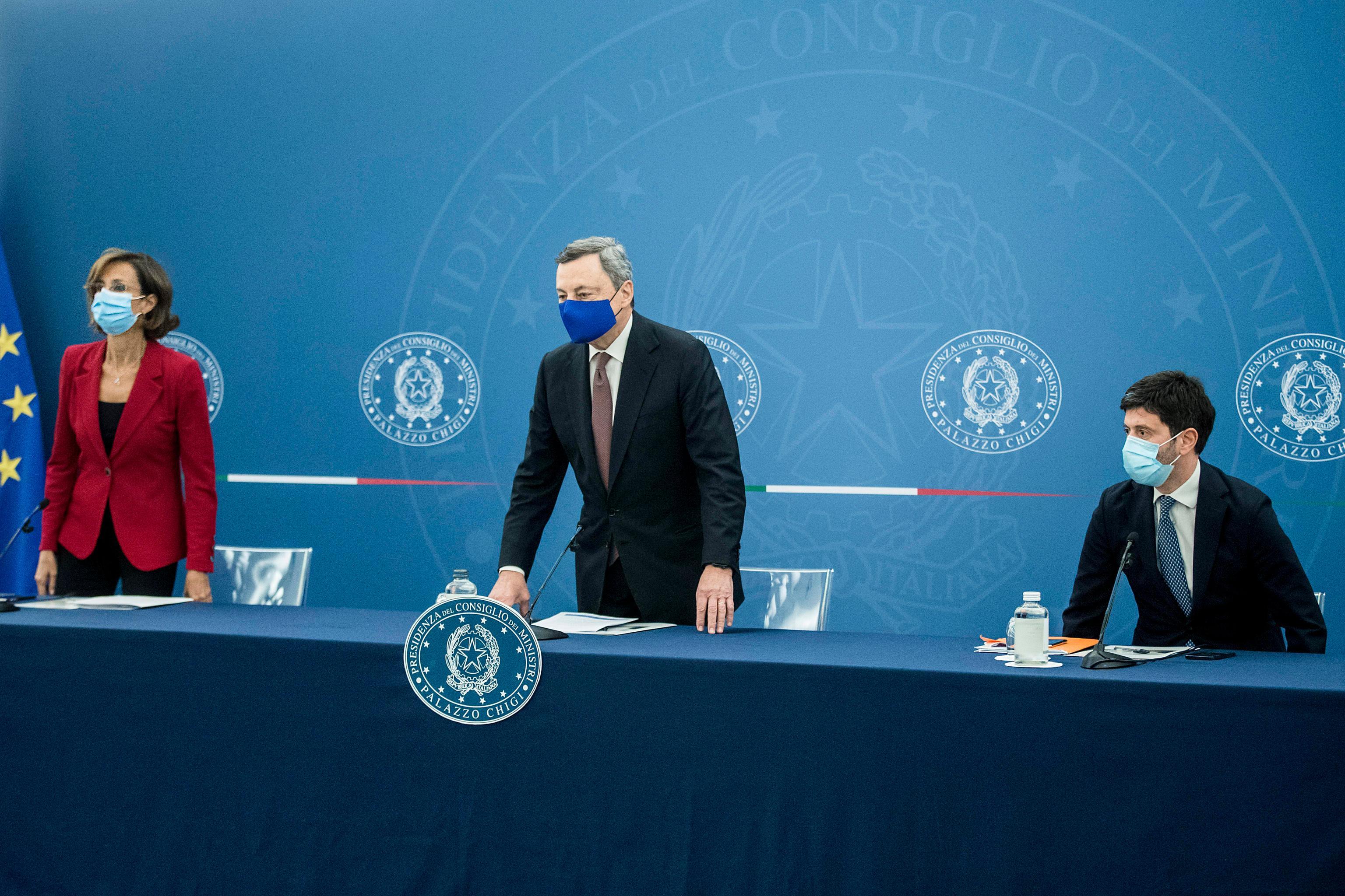 Il primo ministro Mario Draghi durante l'illustrazione del provvedimento